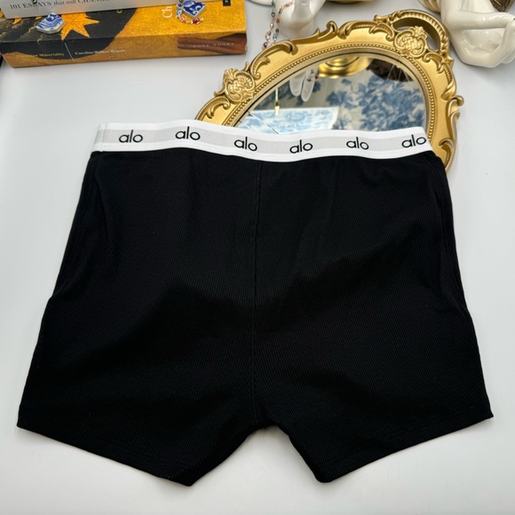 🆕 ALO YOGA 🧿 NWOT Icon Ribbed Boyshort Bundle - Set of 3 - Size S - Picture 7 of 10